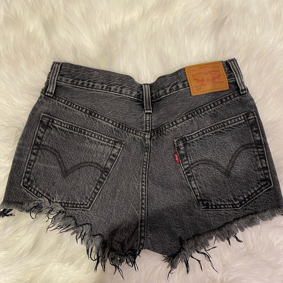 Levi’s denim shorts black grey denim size 26 - Picture 2 of 3
